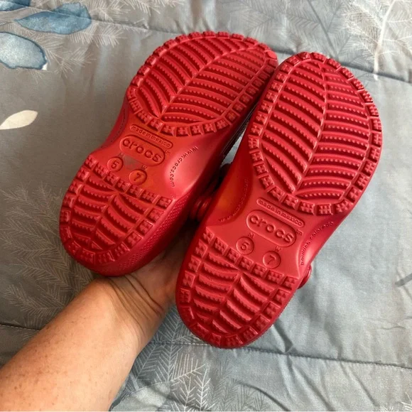 Like New CROCS Women’s Sandals - Bright Red W sz7 M sz5 - Picture 5 of 10